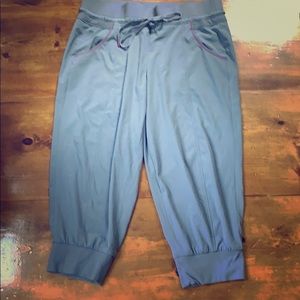 Athleta EUC cropped jogger size 10